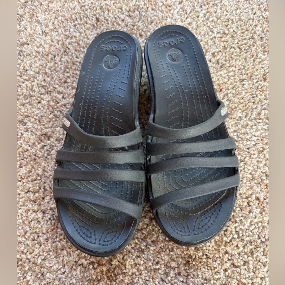 Crocs Women’s Rhonda Black Wedge Heels Straps Slip On Sandals Size 8 US